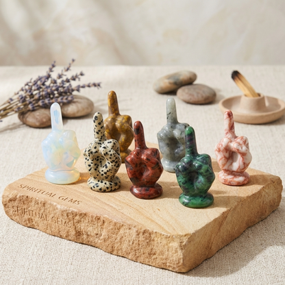 Kryształowa Rzeźba „Moje Granice” – Ręcznie Rzeźbiony Kamień Naturalny 5 cm