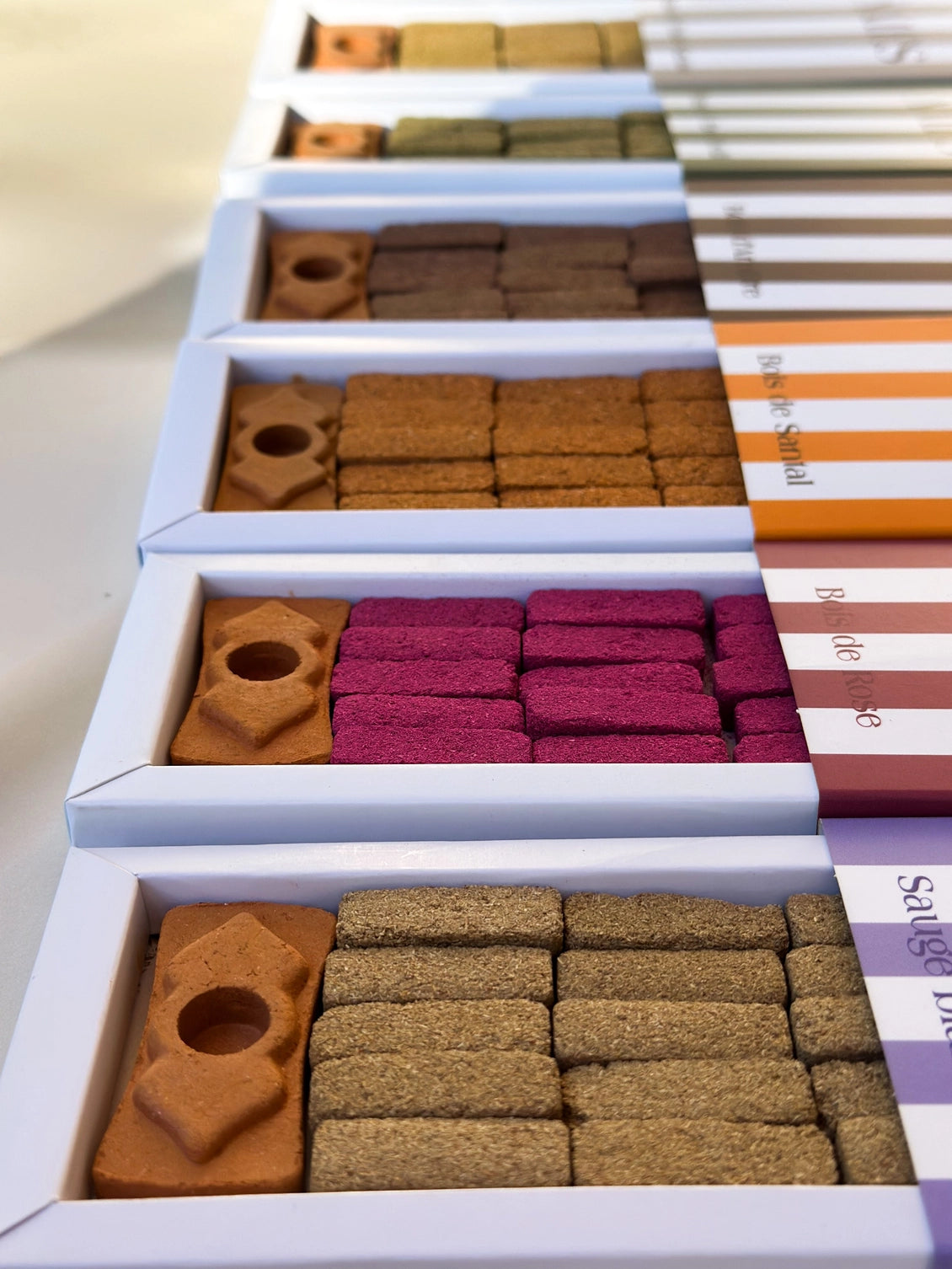 Naturalne kadzidła w kostce z podstawką  ÂMES